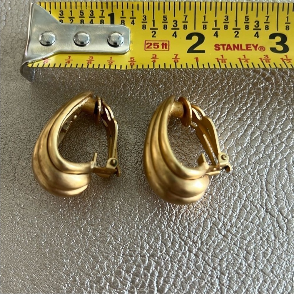 St. John Gold Clip-On Earrings - Picture 4 of 5